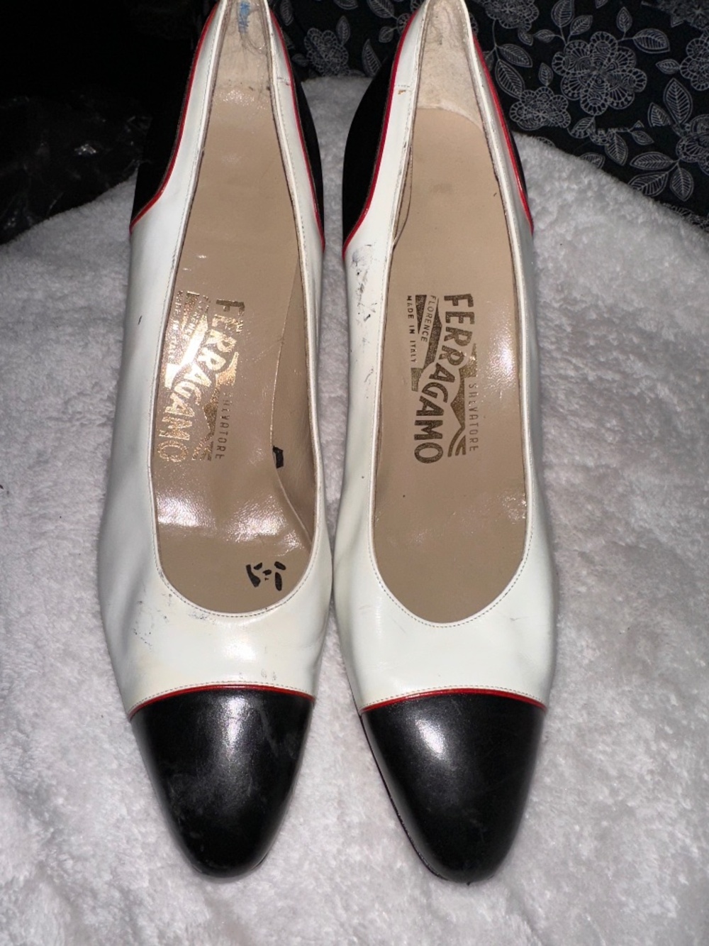 Vintage Salvatore Ferragamo Black Ivory Leather Pumps Red Trim Size 8 AA Italy